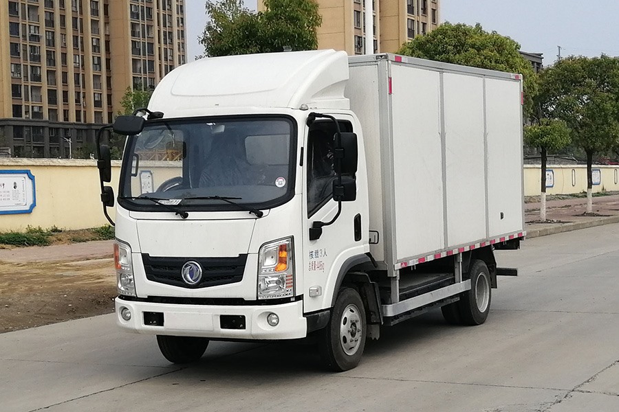 纯电动厢式运输车（左45°）