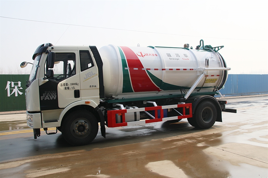 吸污车