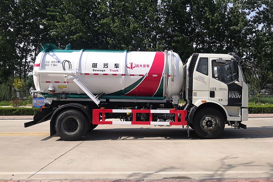 YYD5180GXWC6真空吸污车